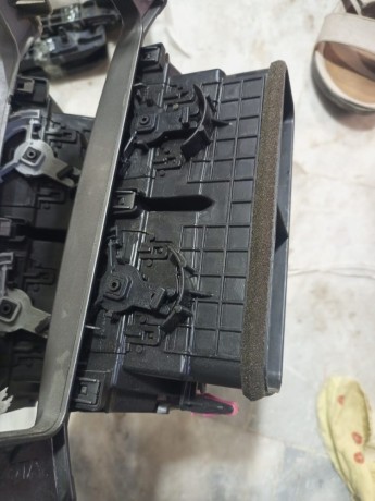 toyota-vitz-2007-model-ac-grills-big-2