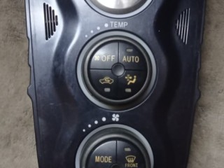 toyota-vitz-auto-climate-control-panel