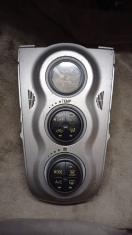 toyota-vitz-auto-climate-control-panel-big-1